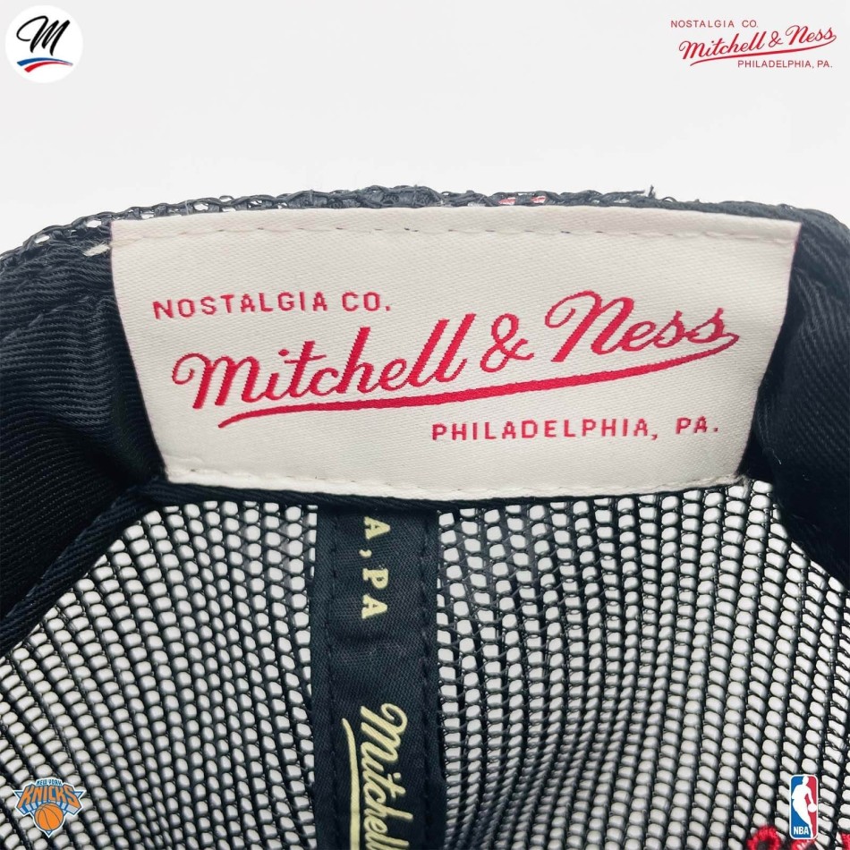 Mitchell & Ness NBA New York Knicks HWC "Gold Leaf" Trucker Cap