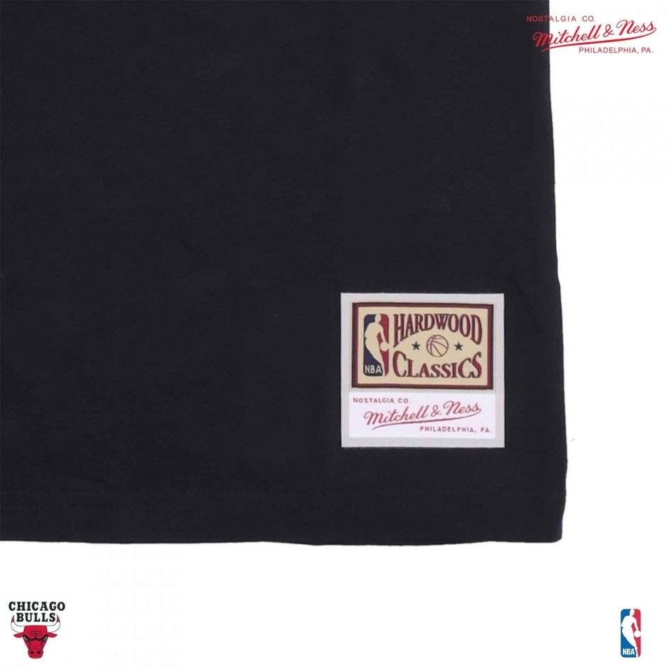 MITCHELL & NESS Chicago Bulls "NBA Team Logo" T-shirt Fri leverans