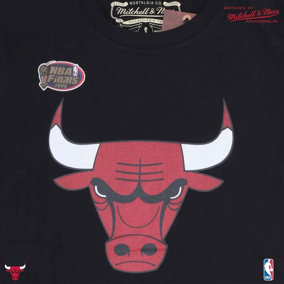 MITCHELL & NESS Chicago Bulls "NBA Team Logo" T-shirt Fri leverans