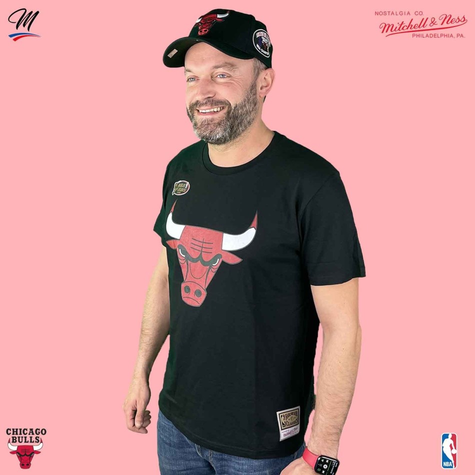 MITCHELL & NESS Chicago Bulls "NBA Team Logo" T-shirt Fri leverans