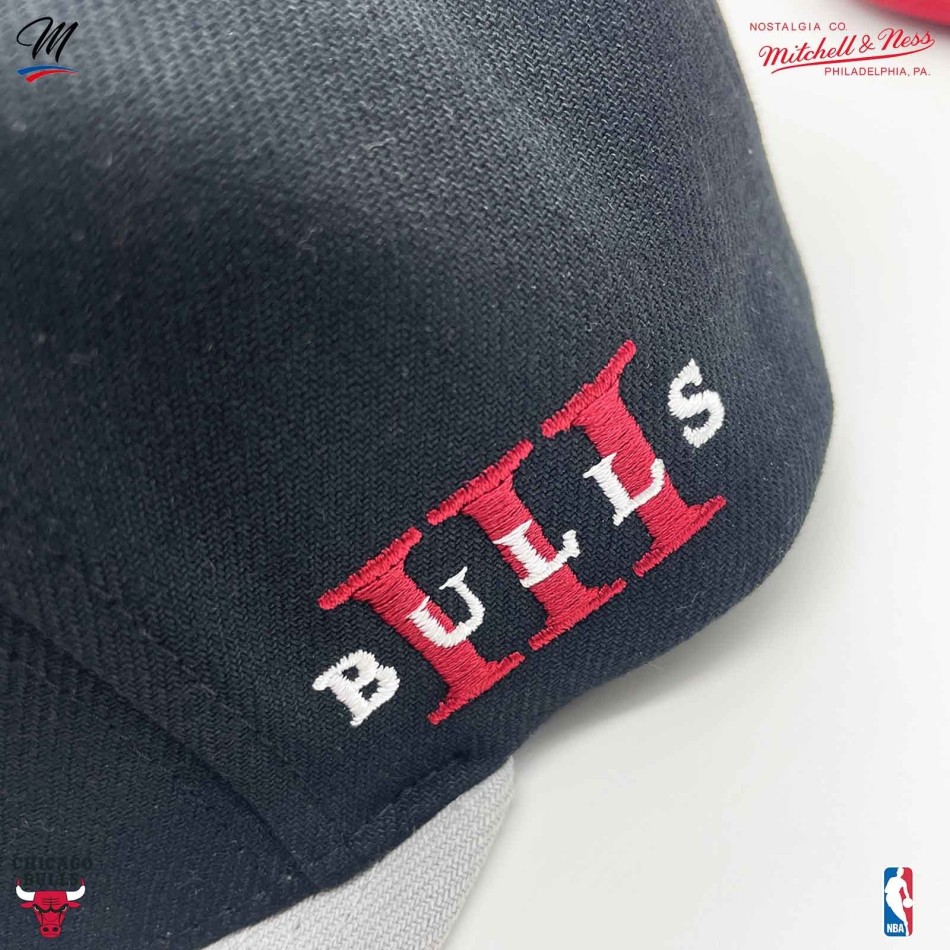MITCHELL & NESS Chicago Bulls "Core III Snapback" NBA keps