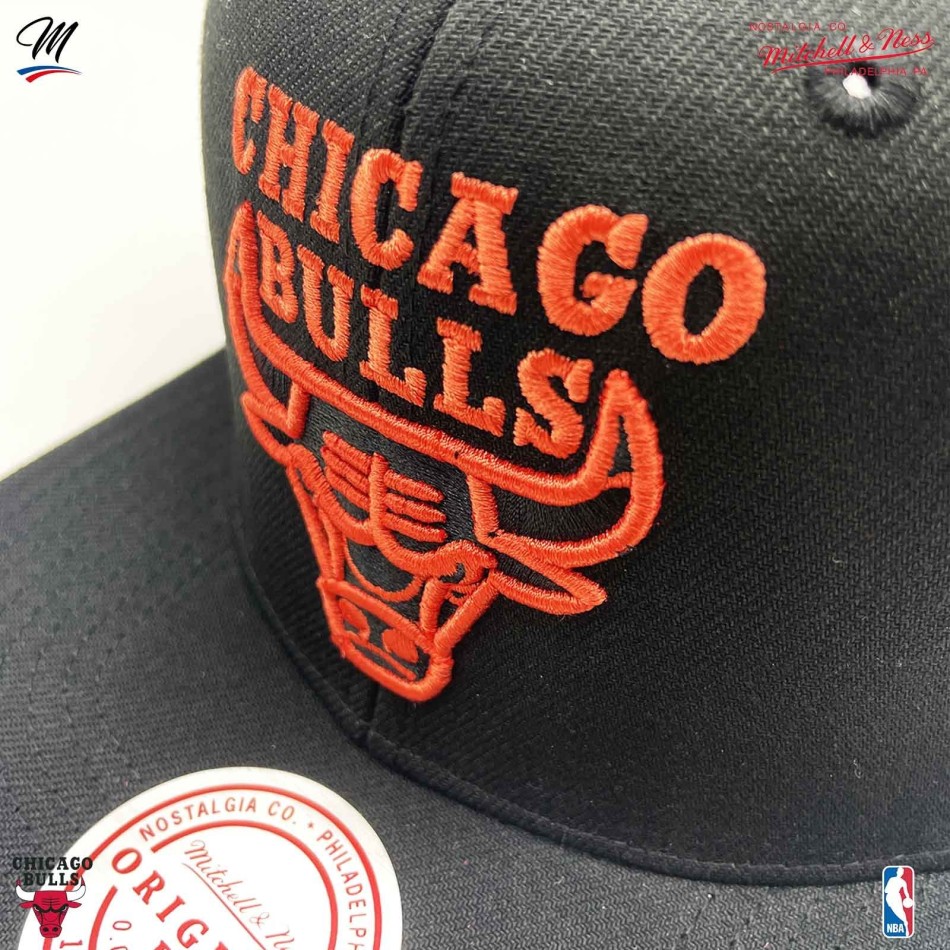 MITCHELL & NESS Chicago Bulls "Core VI Snapback" NBA keps svart orange