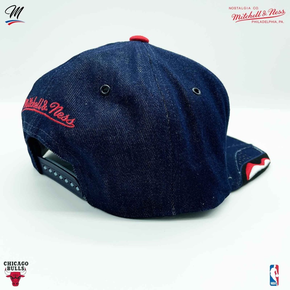 MITCHELL & NESS Chicago Bulls NBA "Day 6 Snapback" cap infrared
