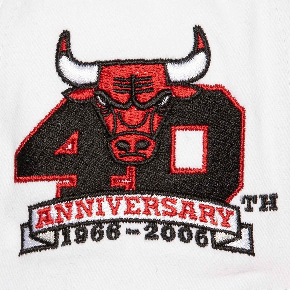 MITCHELL & NESS Vit Chicago Bulls "Tail Sweep Pro" NBA-keps