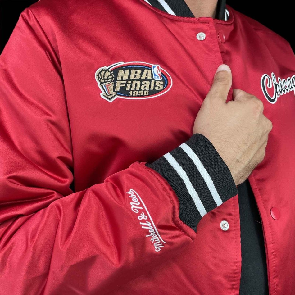 Bomber pesante Chicago Bulls NBA in raso (Bombardiere) Mitchell & Ness chez FrenchMarket