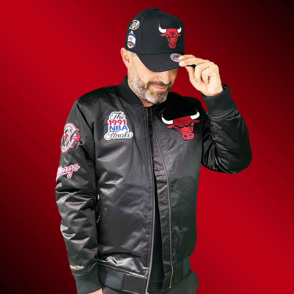 Mitchell & Ness - Satin NBA Flight Chicago Bulls Bomber Jacket