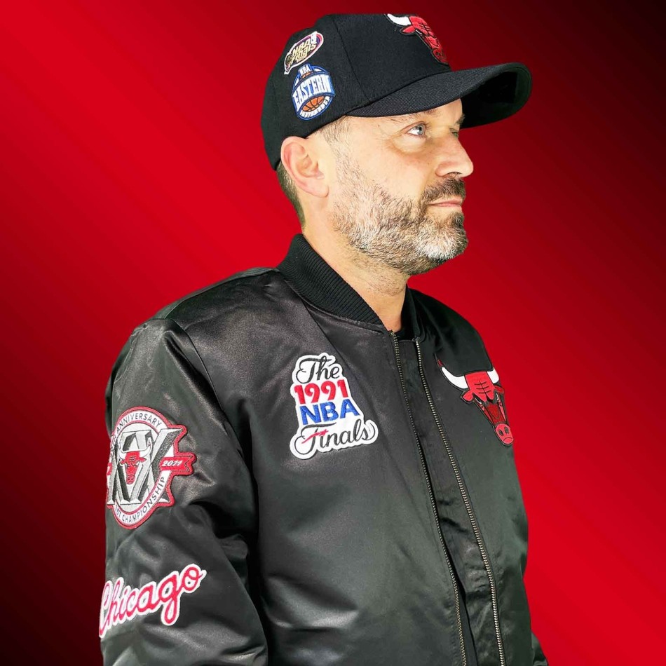 Mitchell & Ness - Satin NBA Flight Chicago Bulls Bomberjacka