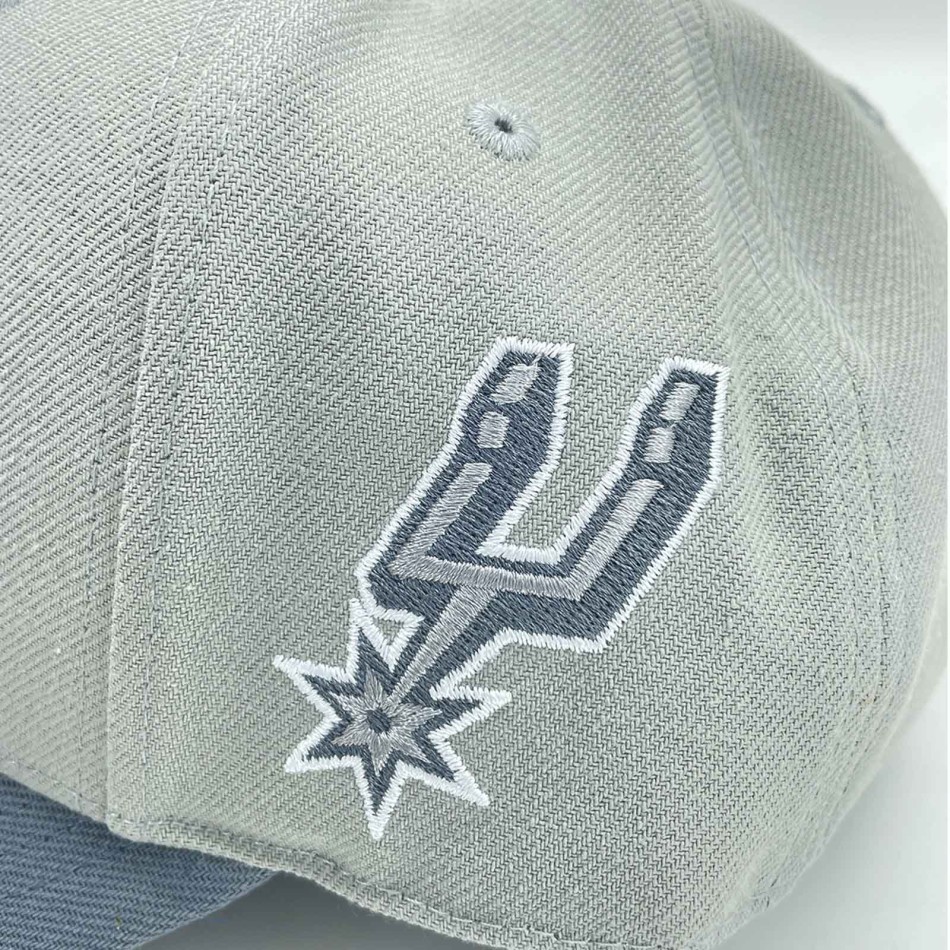 Cappellino NBA San Antonio Spurs Snapback Grigio Mitchell & Ness Temporale Capo Allenatore Pro